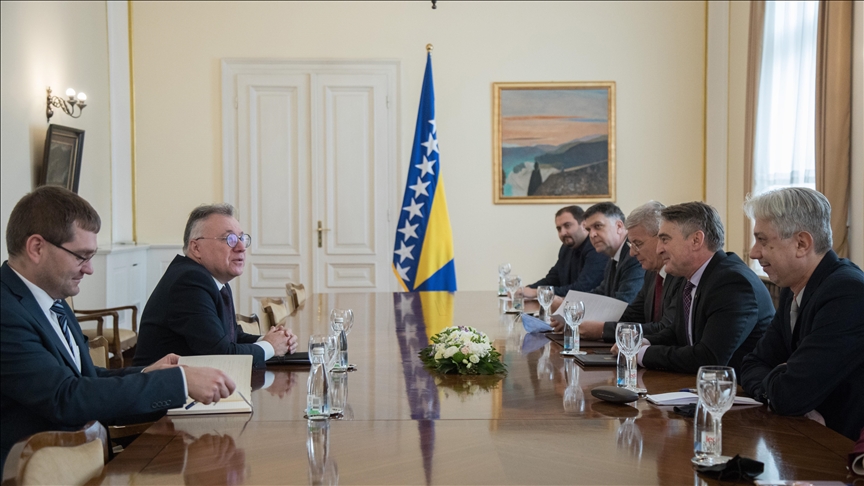 Komšić i Džaferović sastali se s Kalabuhovim: Nitko nema pravo unilateralno rušiti institucije