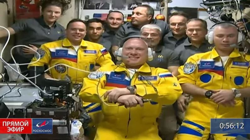 Ruski astronauti stigli na Međunarodnu svemirsku stanicu u bojama Ukrajine