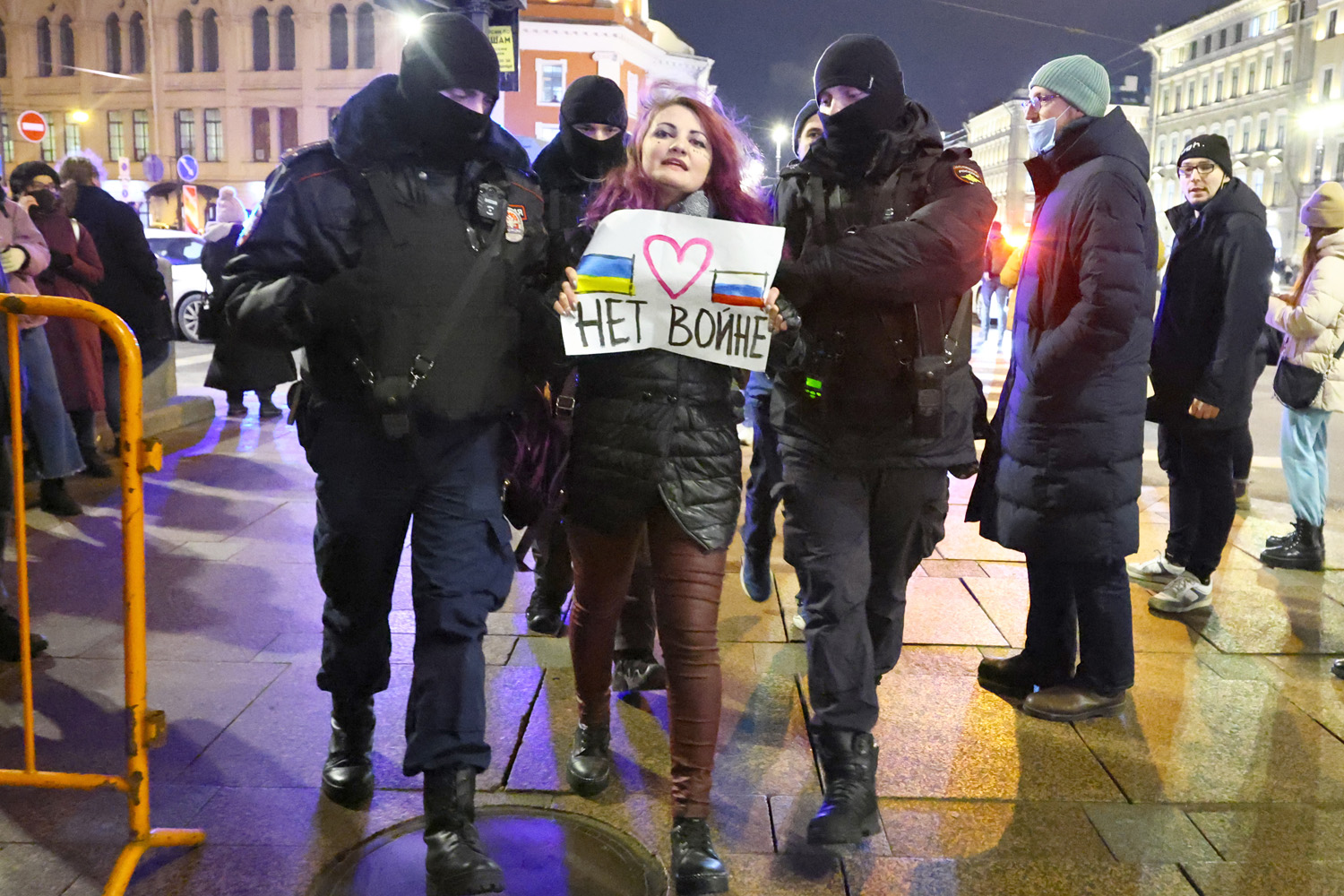 Policija privela 356 antiratnih demonstranta u Rusiji
