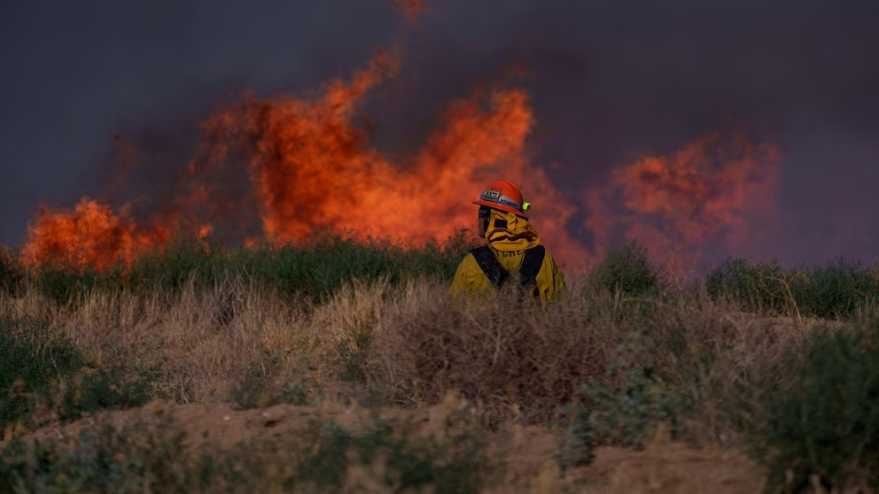 Los Angeles: Vjetrovi ometaju gašenje prvih ovogodišnjih velikih požara