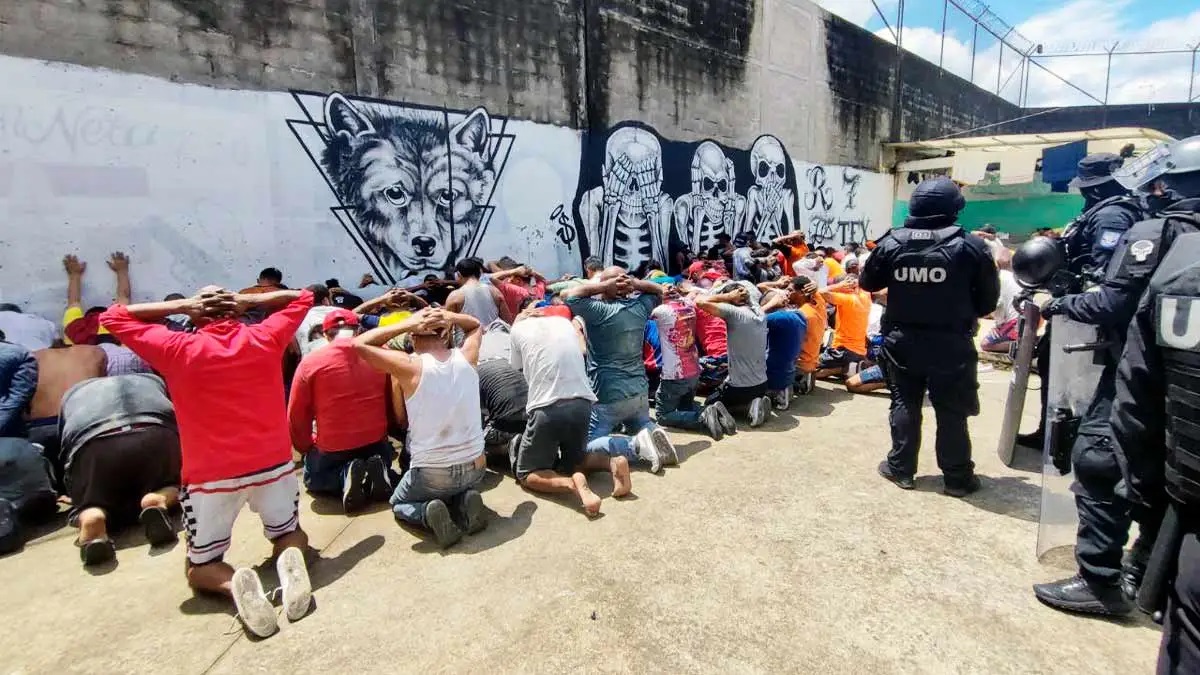 U obračunu bandi u Ekvadoru ubijena 43 zatvorenika