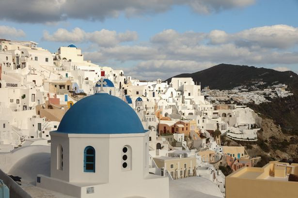 Još dva jača zemljotresa ”zatresla” grčki Santorini