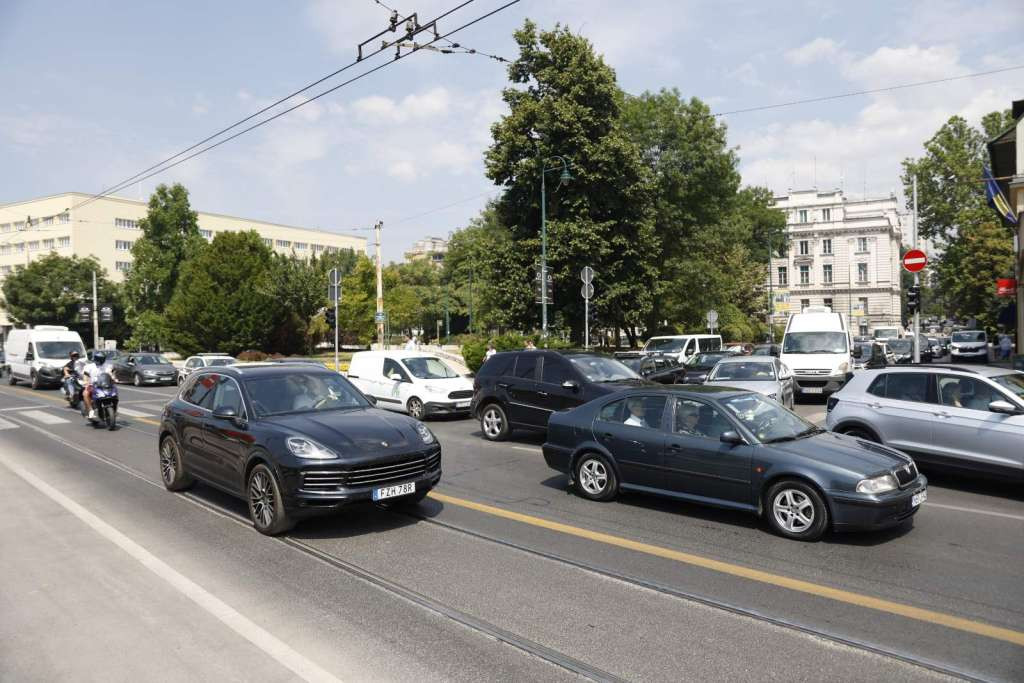 Saobraćaj bez vanrednih ograničenja na većini putnih pravaca u BiH