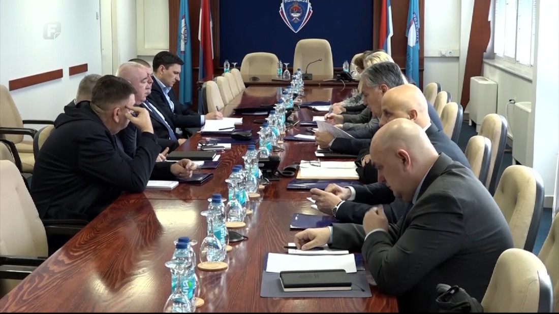 Predstavnici bezbjednosnih struktura izbjegli kamere nakon sastanka kod Dodika