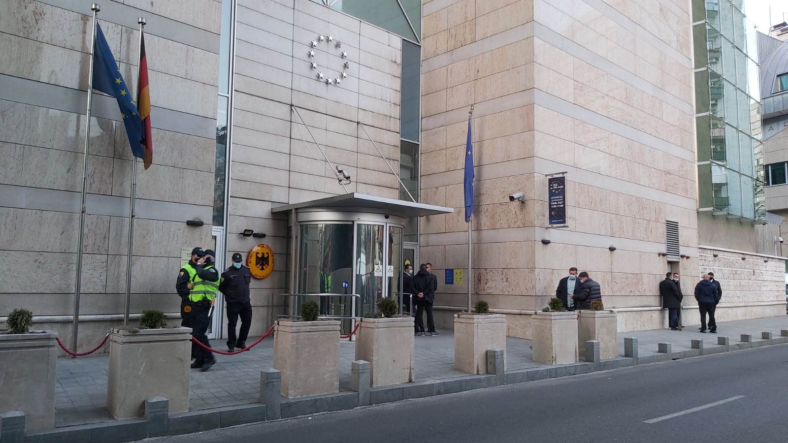 Izetbegović, Čović i Dodik na sastanku sa Sattlerom