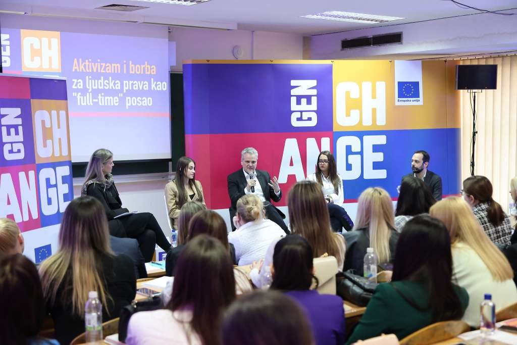 Ambasadori Sattler i Strömquist sa studentima u Tuzli o značaju aktivizma i zaštite ljudskih prava