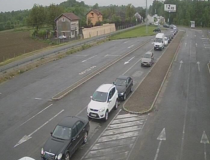 Duge kolone vozila na graničnim prelazima Bosanska Gradiška, Izačić i Velika Kladuša