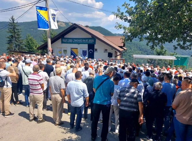 U Tihovićima obilježena godišnjica stradanja i klanjana kolektivna dženaza za 11 žrtava