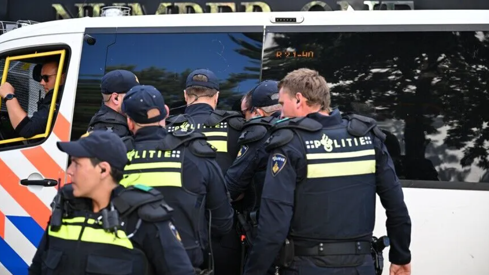Sedam osoba uhapšeno u Holandiji zbog online prijetnji policiji tokom protesta