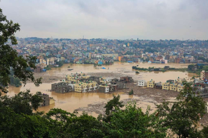Nepal: U poplavama pronađena tijela 332 osobe, spašeni i strani turisti