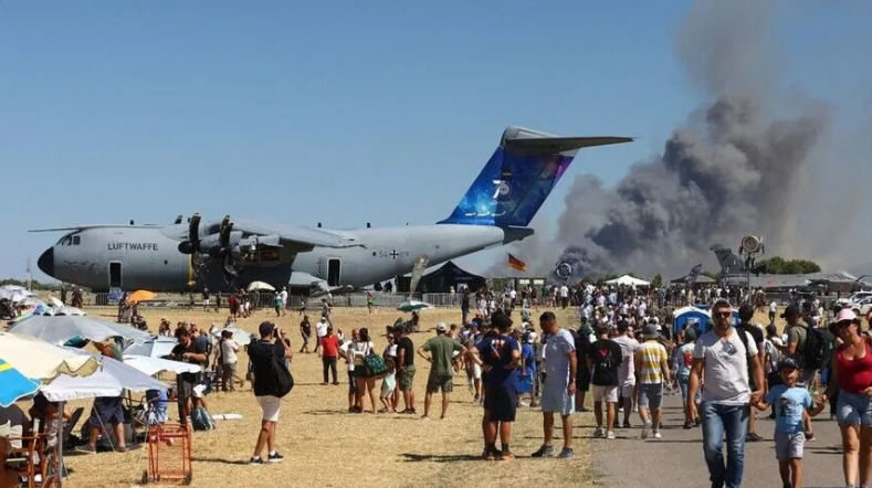 Vojni avion srušio se tokom aeromitinga u Grčkoj
