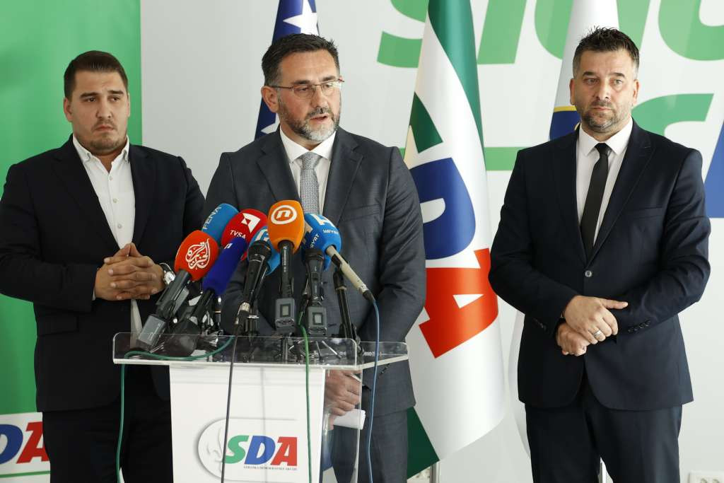 SDA objavila "Hronologiju Trojkinog popuštanja i izdaje"