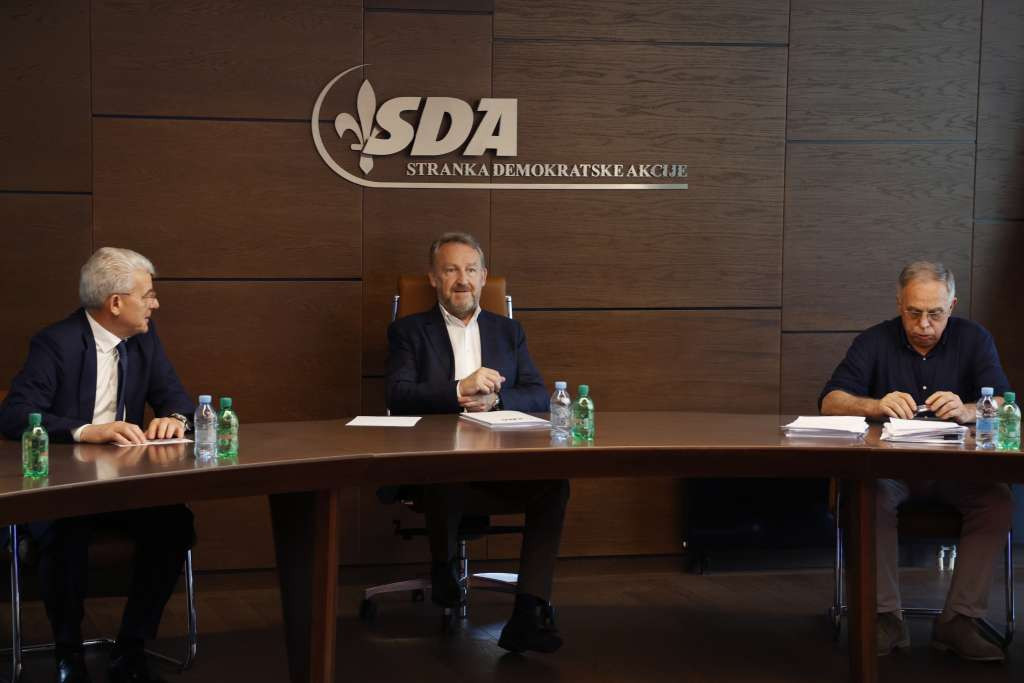 SDA pozdravlja spremnost Trojke iz RS-a da bude alternativa pogubnim Dodikovim politikama