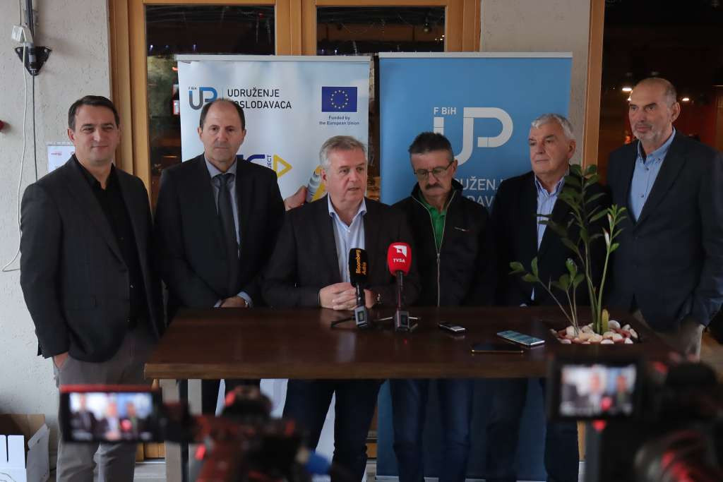 Smailbegović pozvao poslodavce da u okviru svojih mogućnosti isplate pomoć radnicima