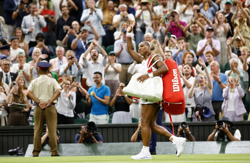 Serena Williams zbog povrede koljena odustala od dubla na Wimbledonu