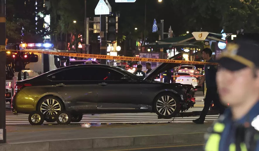 Automobil udario pješake na semaforu u Seulu: Poginulo devet, a povrijeđene četiri osobe