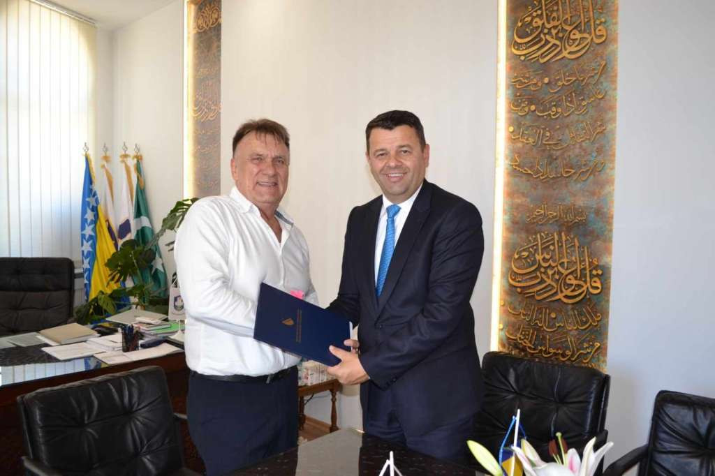 Hurtić potpisao sporazume za infrastrukturne projekte u Gradačcu, Modriči i Brčkom