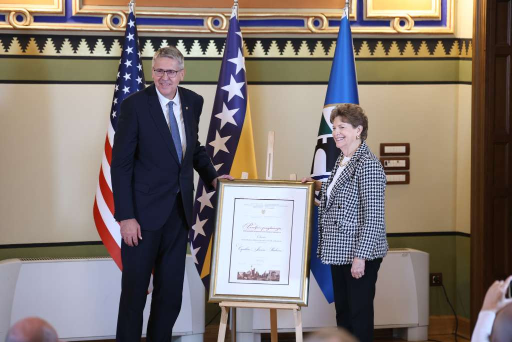 Avdić uručio priznanje senatorici Shaheen: Sarajevo pamti svoje prijatelje