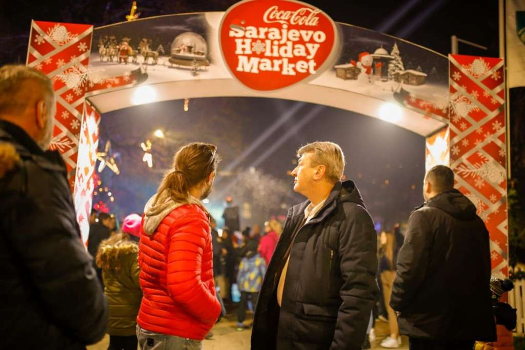Sarajevo Holiday Market svečano otvoren na Trgu oslobođenja - Alija Izetbegović