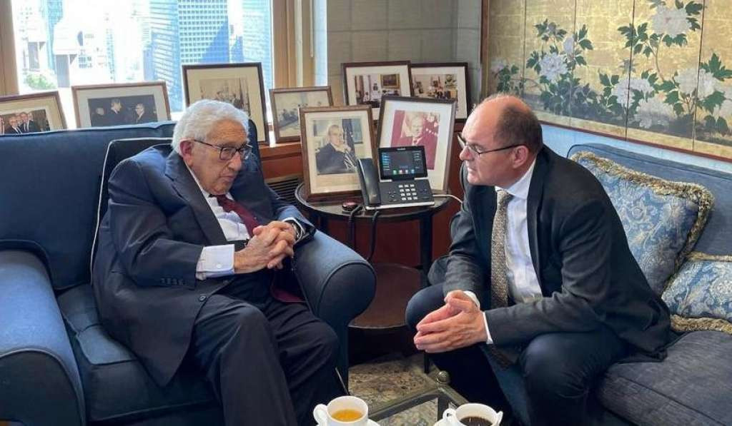 Schmidt odao poštu Henryju Kissingeru