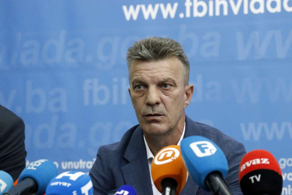 Husić: Rudari su ginuli za državu i ne želimo sukobe, rudarima treba omogućiti ovjeru knjižica u ZDK