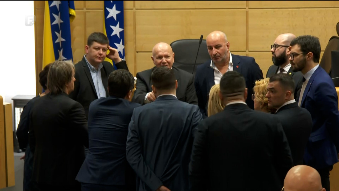 Za vladajuće historijski - za opoziciju protiv pravilnika, i sjednica i budžet