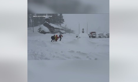 Deset skijaša nestalo, najmanje šest zarobljeno u lavini u Kaliforniji