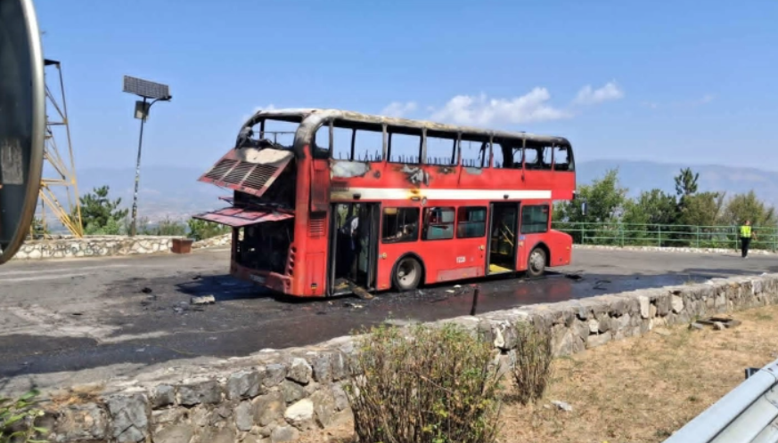 U Skoplju izgorio autobus gradskog saobraćaja, nema povrijeđenih putnika
