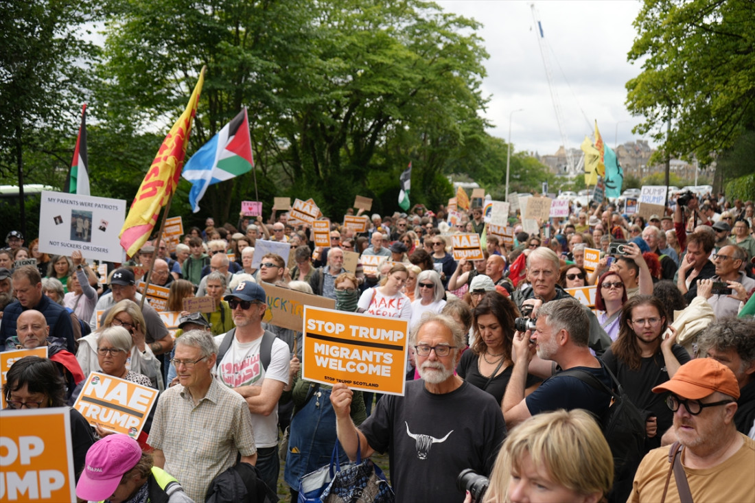 Protesti ispred američkog konzulata u Edinburghu zbog posjete Trumpa Škotskoj