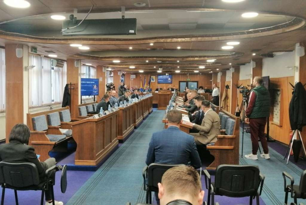 Za poplavljena područja u Kostajnici, Bihaću i Čeliću po 30.000 KM iz Brčko distrikta BiH