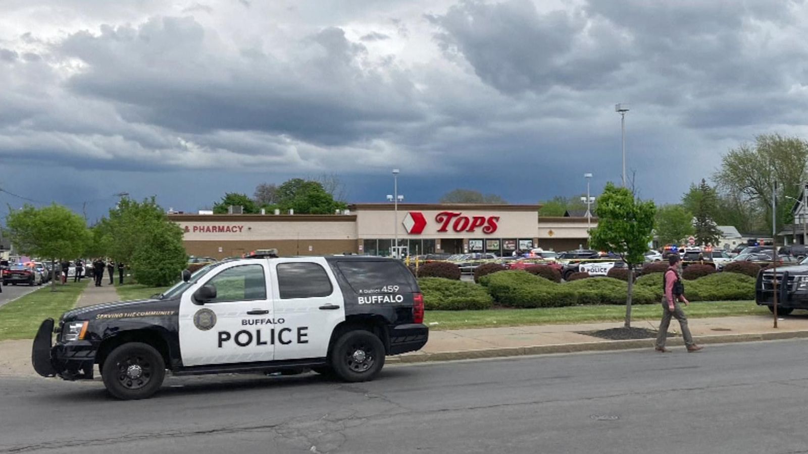 Najmanje 10 mrtvih u pucnjavi u supermarketu u Buffalu