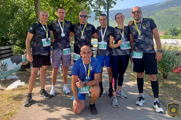 Sedam policijskih službenika FUP-a istrčalo polumaraton u Sarajevu