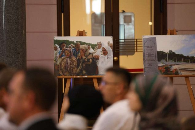 Predstavljena fotomonografija Ahmeta Bajrića, trajno svjedočanstvo genocida u Srebrenici