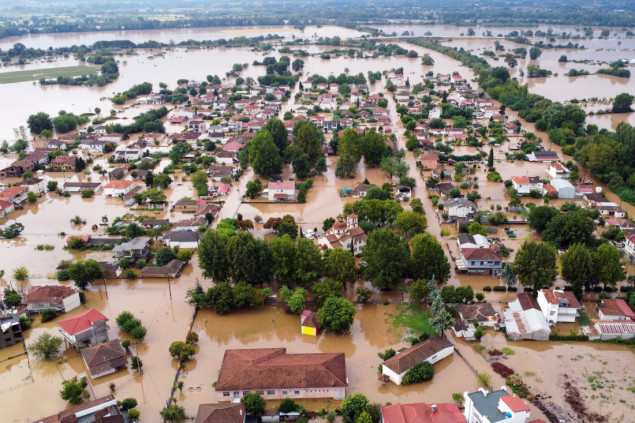 Spasilački timovi u Grčkoj izvlače ljude iz nabujalih voda, desetero poginulih u oluji Daniel