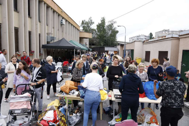 Na humanitarnom bazaru Pomozi.ba u Sarajevu tradicionalno dobra posjećenost i raznovrsna ponuda