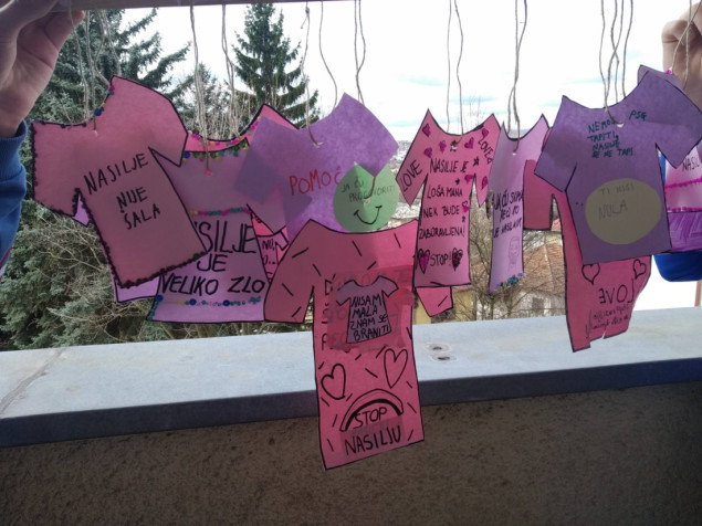 Radionicama učenika osnovnih i srednjih škola obilježen 'Dan ružičastih majica' u Brčkom