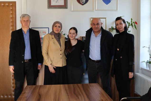 Ministrica Hota-Muminović upriličila prijem za učenicu Almu Kamarić