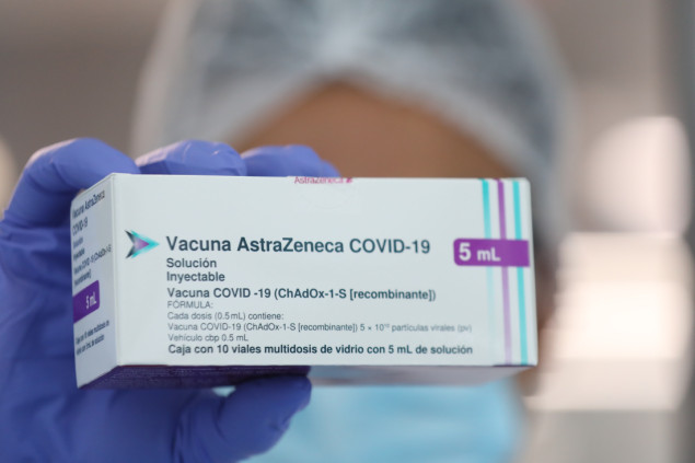 AstraZeneca priznala da njena vakcina protiv COVID-a može izazvati krvne ugruške
