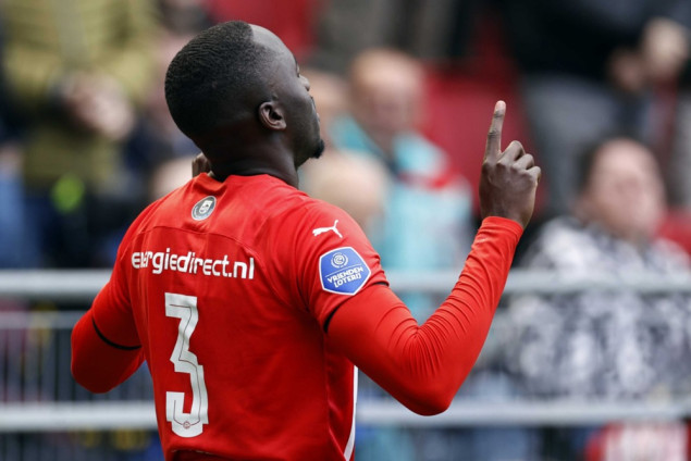 Fudbaleri Monaca morali skinuti odjeću zbog kvara klime u avionu, odgođeno putovanje u Belgiju