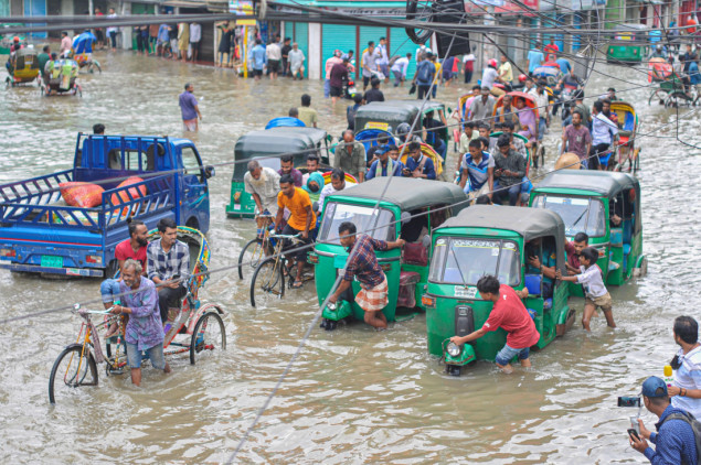 Poplave u Indiji i Bangladešu odnijele 18 života i potopile milione kuća