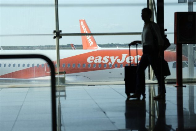 Dvojica pijanih putnika uhapšena zbog nereda u avionu preusmjerenom u Grčku