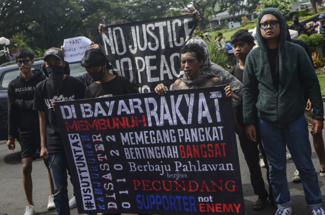 Policija odgovorna za stampedo na stadionu u Indoneziji