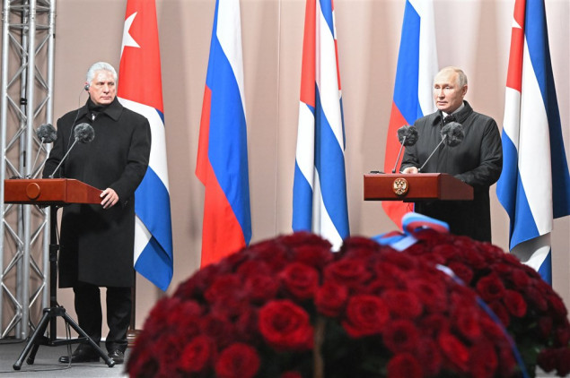 Putin i Diaz-Canel otkrili spomenik Fidelu Castru u Moskvi