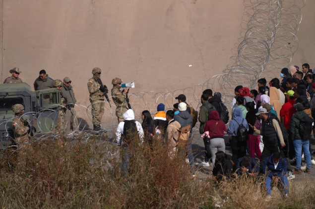 Desetine hiljada migranata na granici SAD čekaju da se prekinu ograničenja na azil