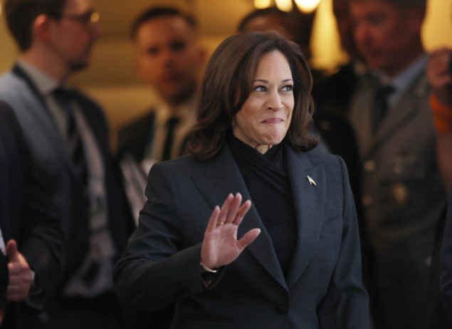 Harris na afričkoj turneji pokušava predstaviti SAD boljim partnerom od Kine