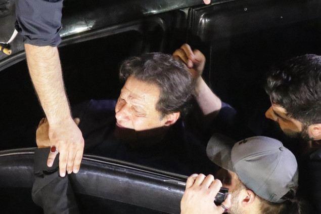 Pakistanska policija izdala nalog za hapšenje bivšeg premijera Imrana Khana