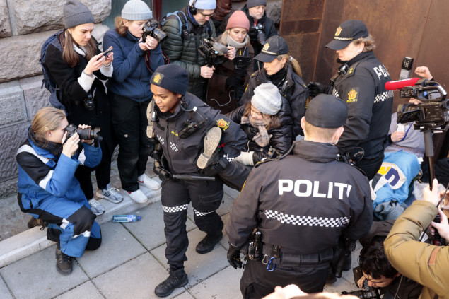 Gretu Thunberg uhapsila norveška policija tokom protesta
