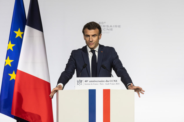 Macron traži da se pravo na abortus unese u francuski Ustav