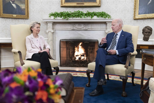 Von der Leyen nakon susreta s Bidenom: Podrška dijalogu Srbije i Kosova