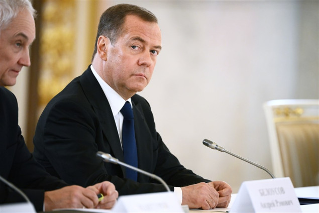 Medvedev: Rusiji potrebna veća vojska da bi se branila